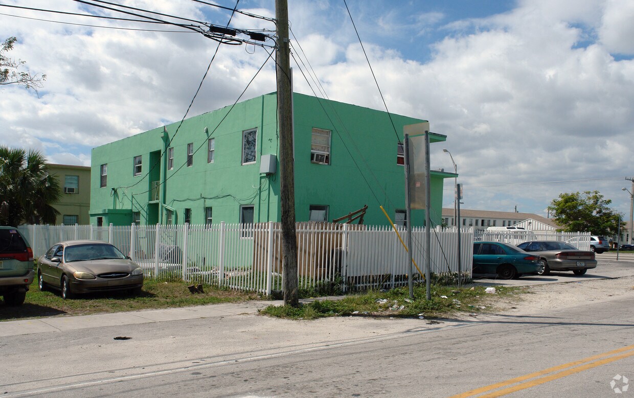 Foto del edificio - 1190 NW 67th St