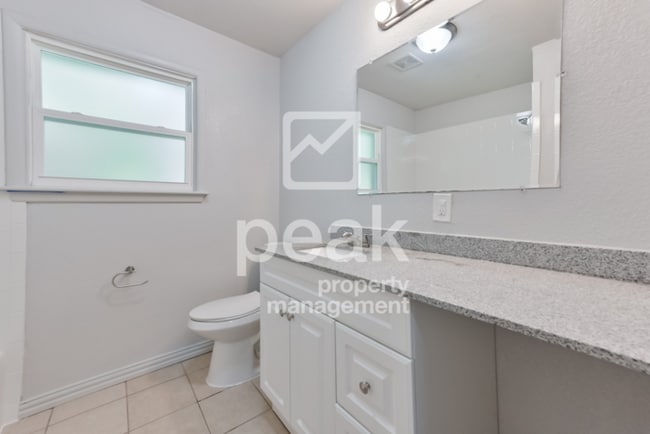 Building Photo - Blossom Into Your Perfect 3 Bed/2 Bath Hom...