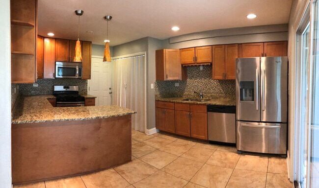 Building Photo - 910 Brush Hill Ln