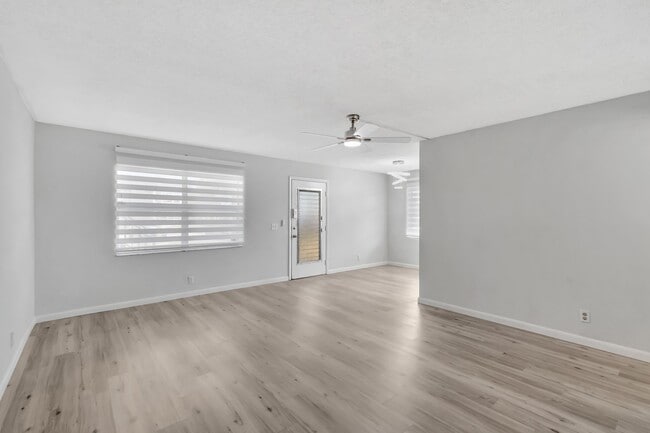 Building Photo - 481 Burgundy P