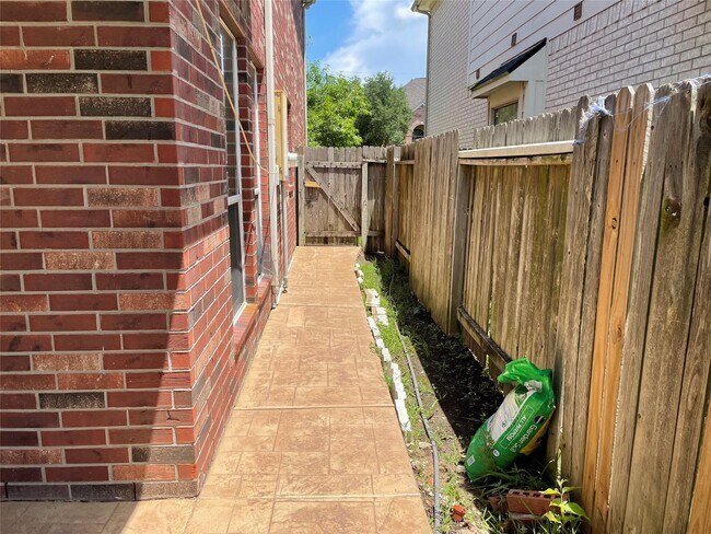 Foto del edificio - 12423 Ashford Hollow Dr