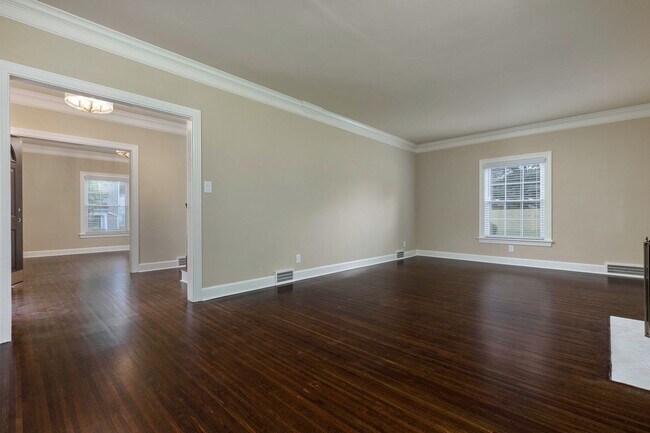 Foto del edificio - 1819 Fleming Rd
