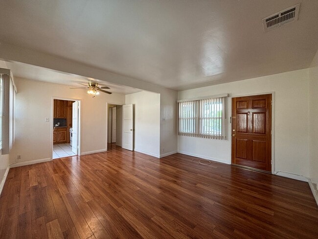 Foto del edificio - Glenoaks, 625-633 1/2