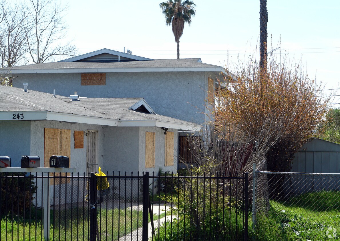 Foto del edificio - 243 E 10th St