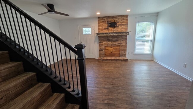 Building Photo - 2240 Colony Ct