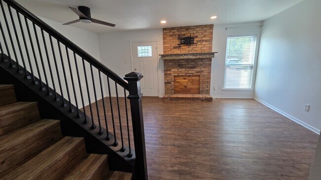 Foto del edificio - 2240 Colony Ct