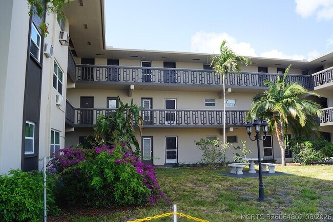 Building Photo - 1250 E Sample Rd