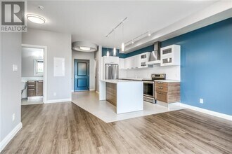 Building Photo - 347 Hyland Dr