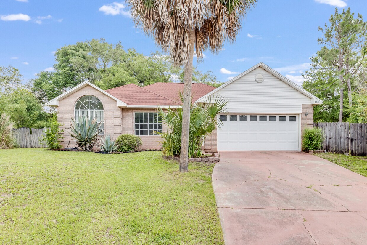 Foto principal - 2803 MacGregor Ln