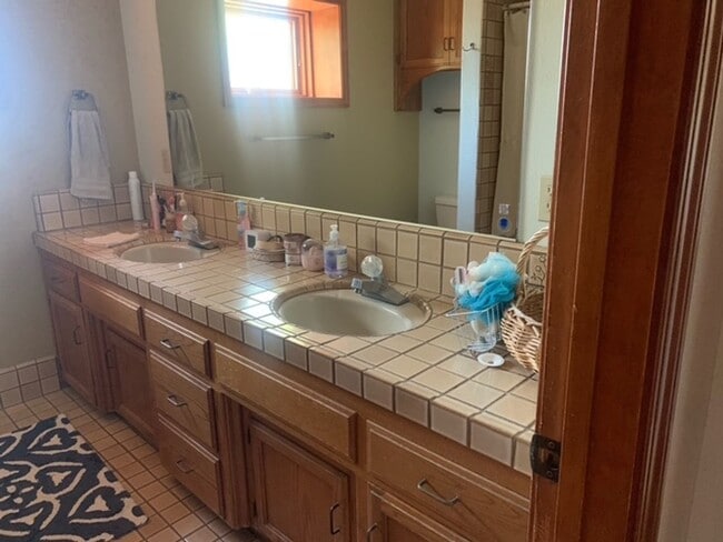 Building Photo - FURNISHED BEDROOM FOR RENT IN GORGEOUS 3 B...