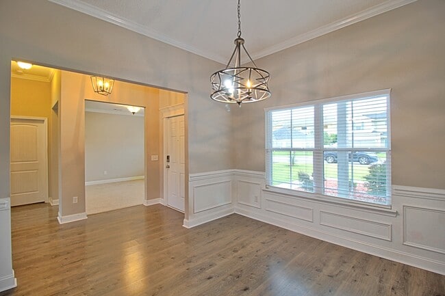Foto del edificio - 582 Burke Dr