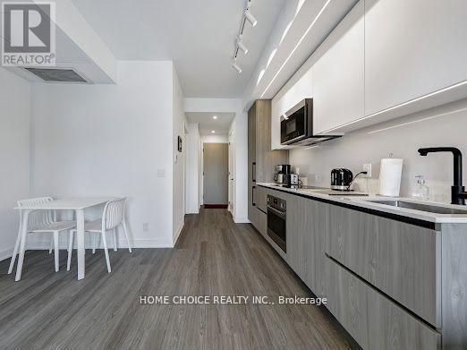 Building Photo - 699 Sheppard Ave E