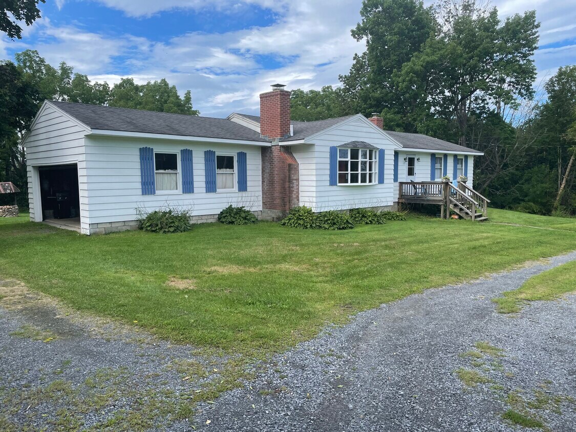 Foto principal - 497 Johnson Hill Rd