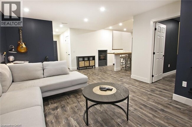 Building Photo - 23 Scarletwood St