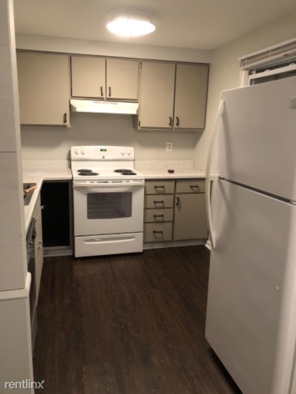 Building Photo - 3 br, 1.5 bath Apartment - 5482 colony dr n