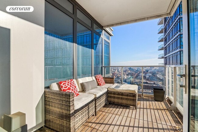 Building Photo - 2 Northside Piers