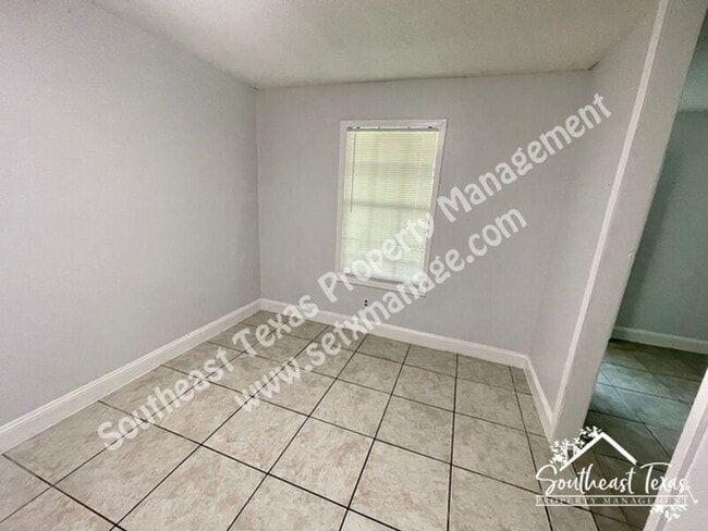 Building Photo - 5108 10th St