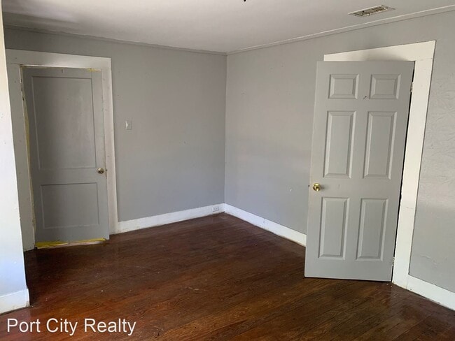 Building Photo - 2 br, 2 bath House - 437 E 73rd Street