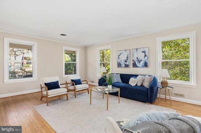 Foto del edificio - 5523 Uppingham St