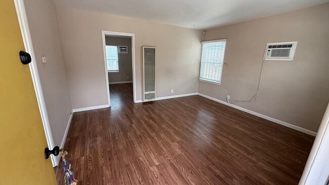 Entry / livingroom - 2540 W Ramona Rd