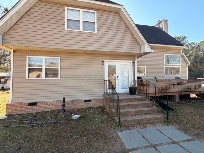 Building Photo - 1 Courtyard Ln