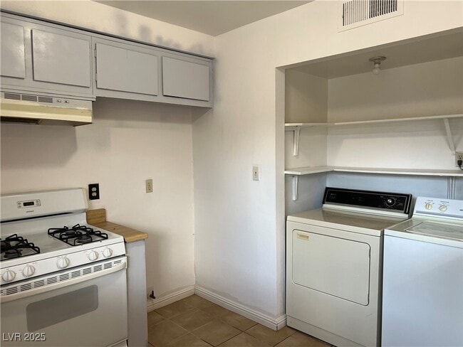 Building Photo - 6168 Meadow View Ln