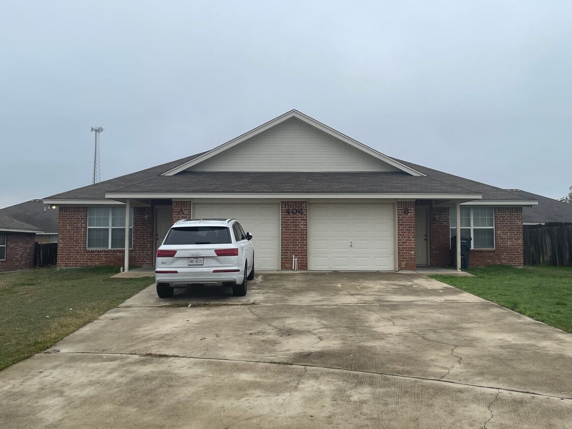 406 W St John Ave Unit B, Nolanville, TX 76559 Room for Rent in
