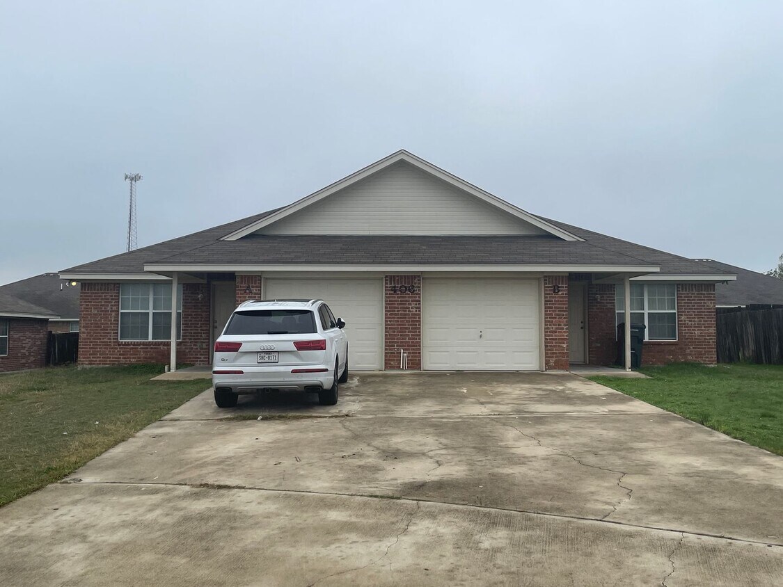 406 W St John Ave Unit B, Nolanville, TX 76559 Room for Rent in