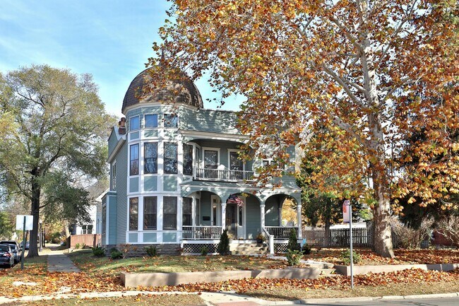 Foto del edificio - 398 W 5th Ave