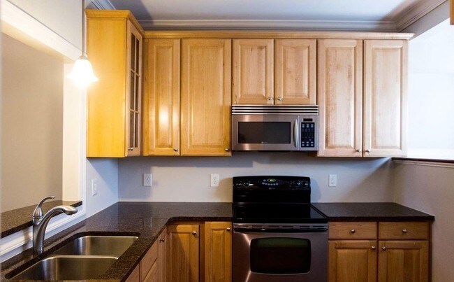 Kitchen - 400 W Rosemary St