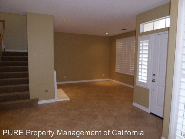 Building Photo - 2 br, 2.5 bath House - 37 Tierra Plano