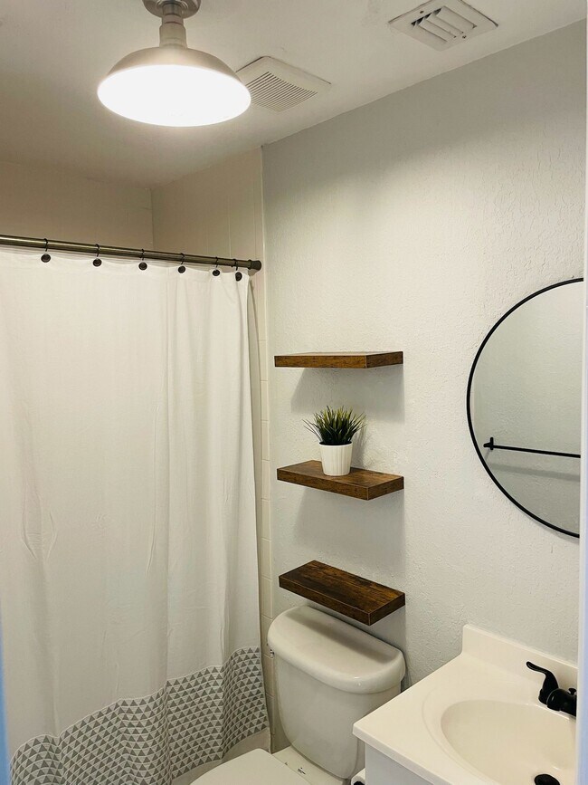 Foto del edificio - 4613 Bayshore Dr