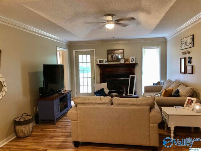 Foto del edificio - 348 Ariel Dr