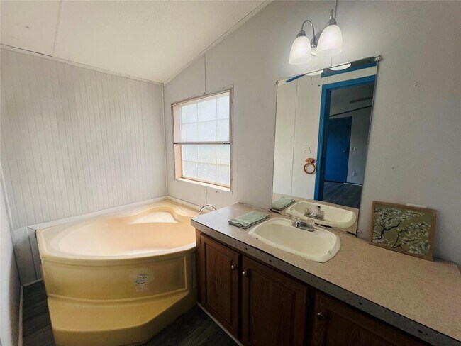 Foto del edificio - 2525 Oyster Creek Bend