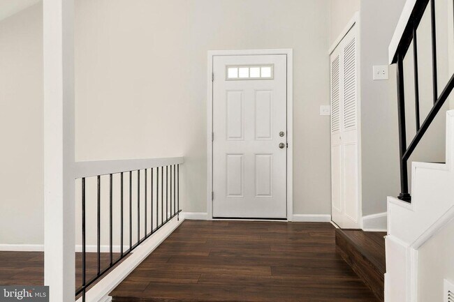Building Photo - 312 Sugarland Run Dr