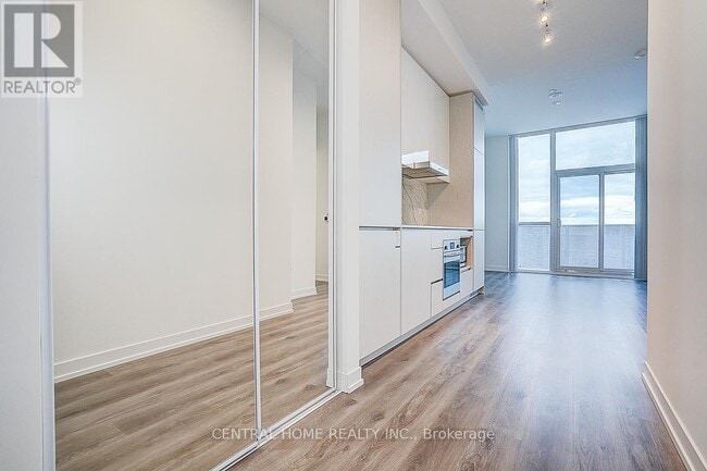 Building Photo - 28 Interchange Wy