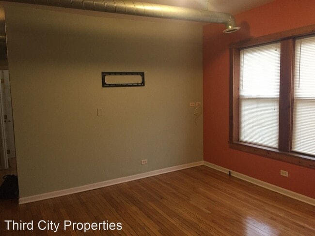Building Photo - 1608 N Luna Ave