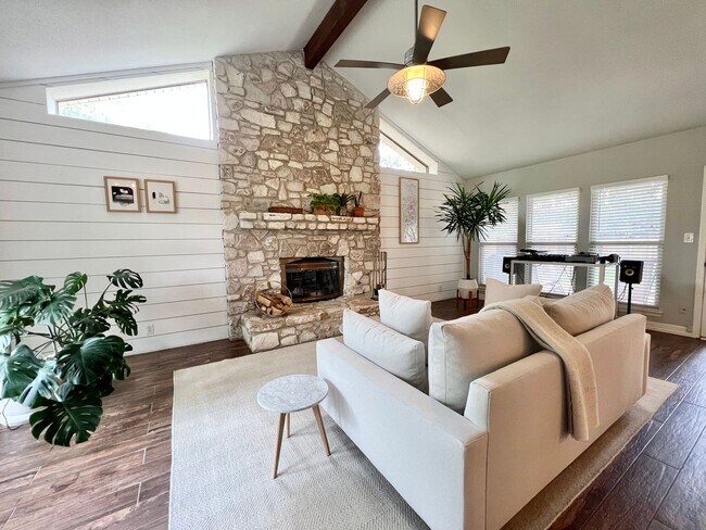 Foto del edificio - Remarkable Two Story 4 Bedroom, 2.5 Bath W...