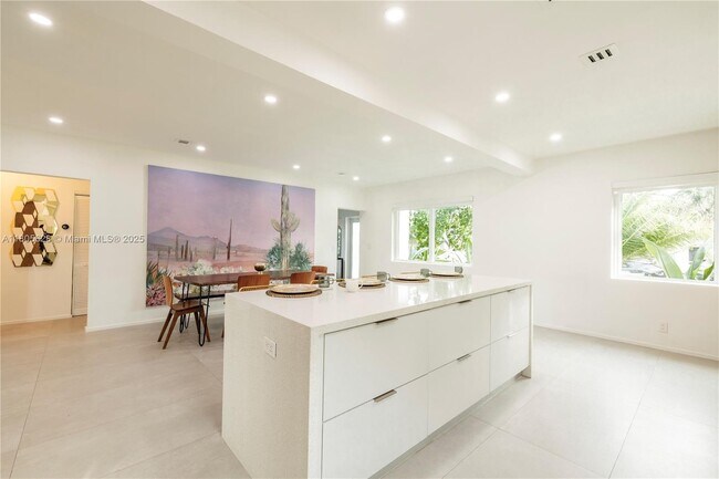 Foto del edificio - 725 NE 81st St