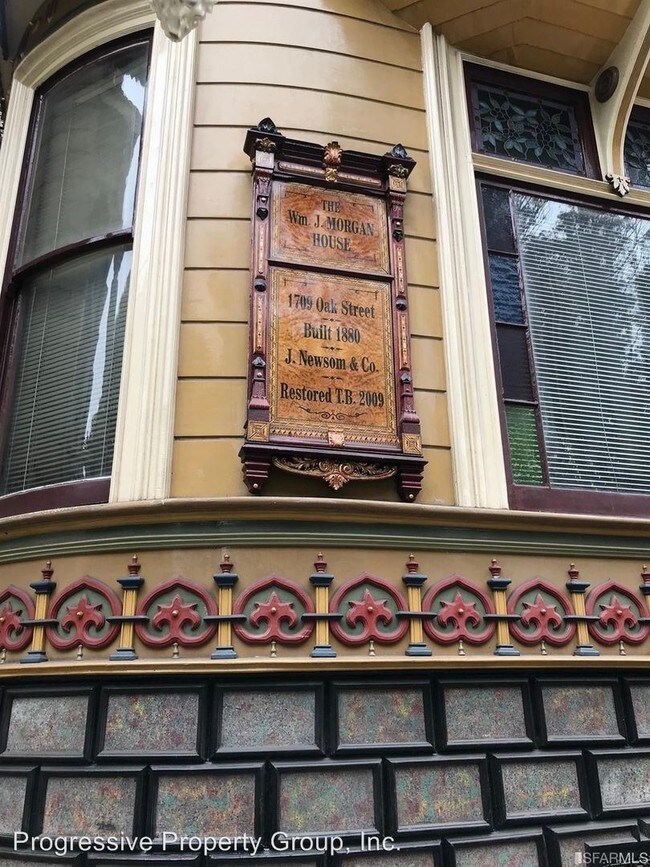 Building Photo - 1709 Oak St