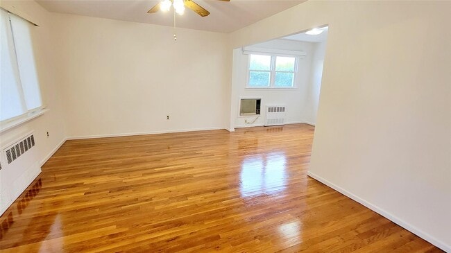 Building Photo - 250 Maple Pl