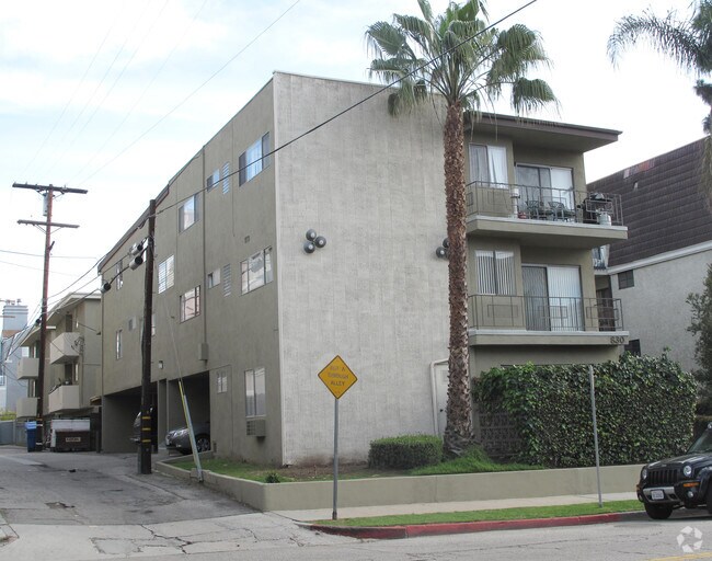 Foto del edificio - 830 S Barrington Ave