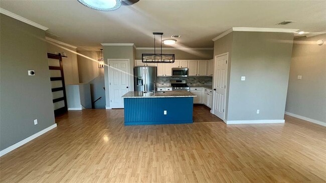Building Photo - 7501 Shadowridge Run