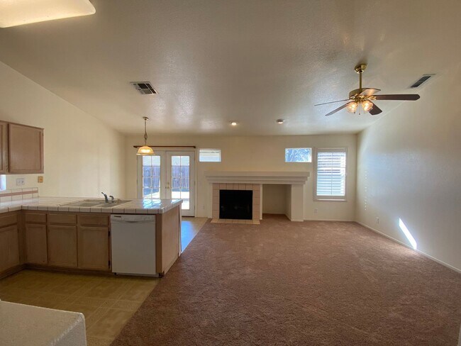 Building Photo - 3 Bedroom Home in Galt - Coming Soon