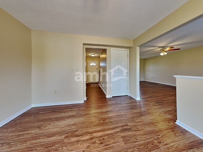 Building Photo - 8778 Woodridge Dr