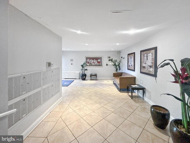 Building Photo - 1005 Chillum Rd