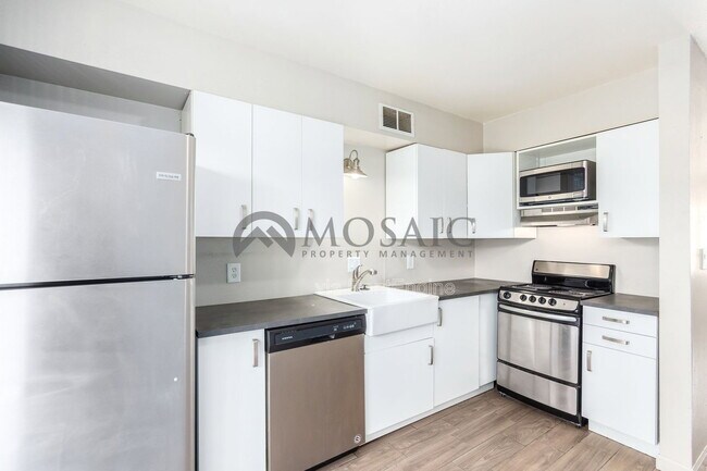 Foto del edificio - 1204 S McClintock Dr