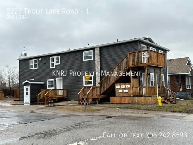 Building Photo - Second Floor Two Bed Apartment