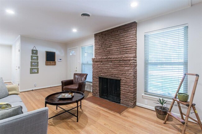 Foto del edificio - 733 Kirkwood Dr