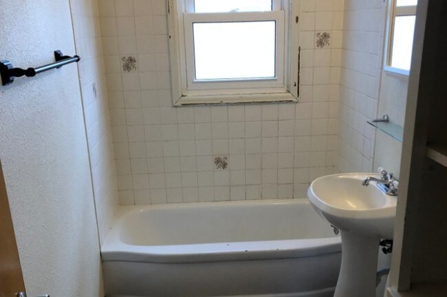 Full Bath - 1569 N 6th St